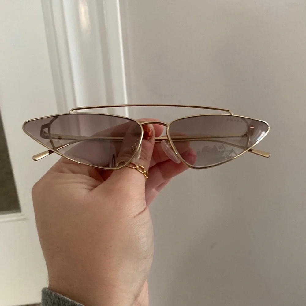 SOLD!! Prada sunglasses - Picture 1 of 4